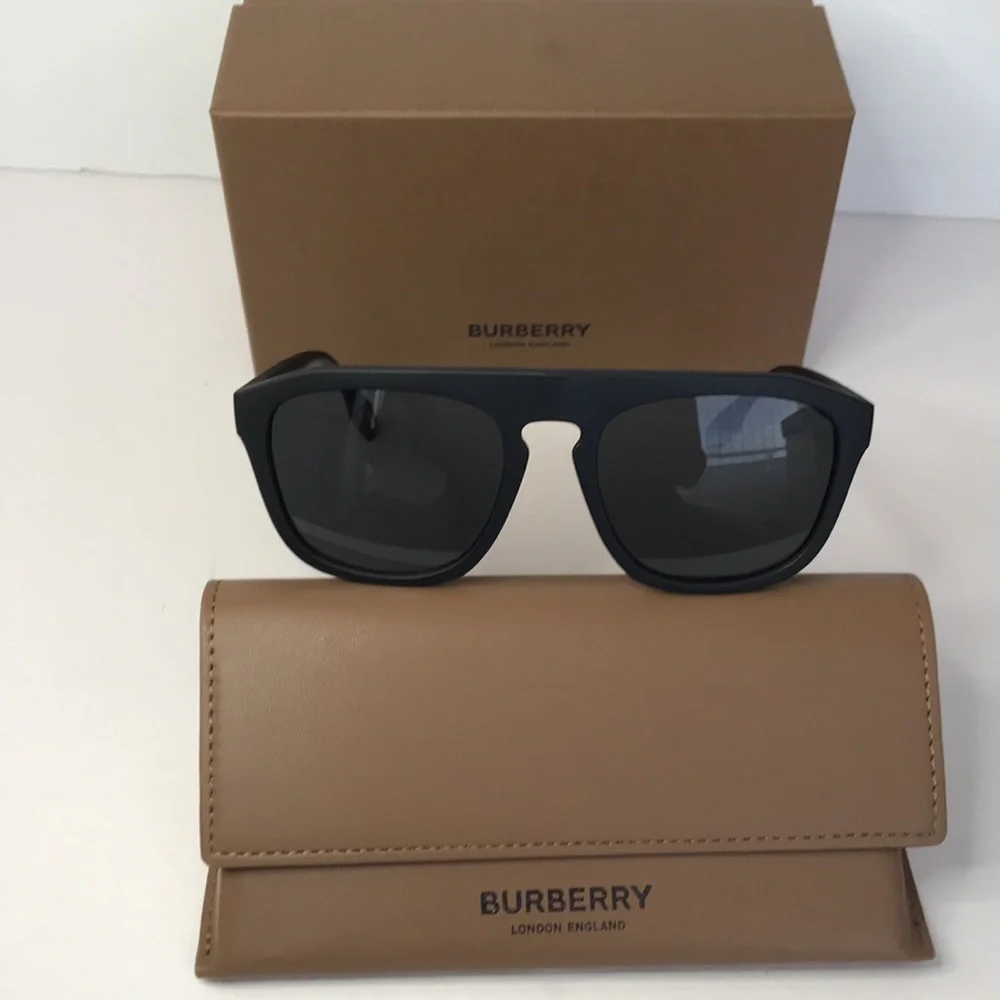 💯- Authentic New Sunglasses Burberry BE 4396 U 346487 Wren Matte Black Dark…